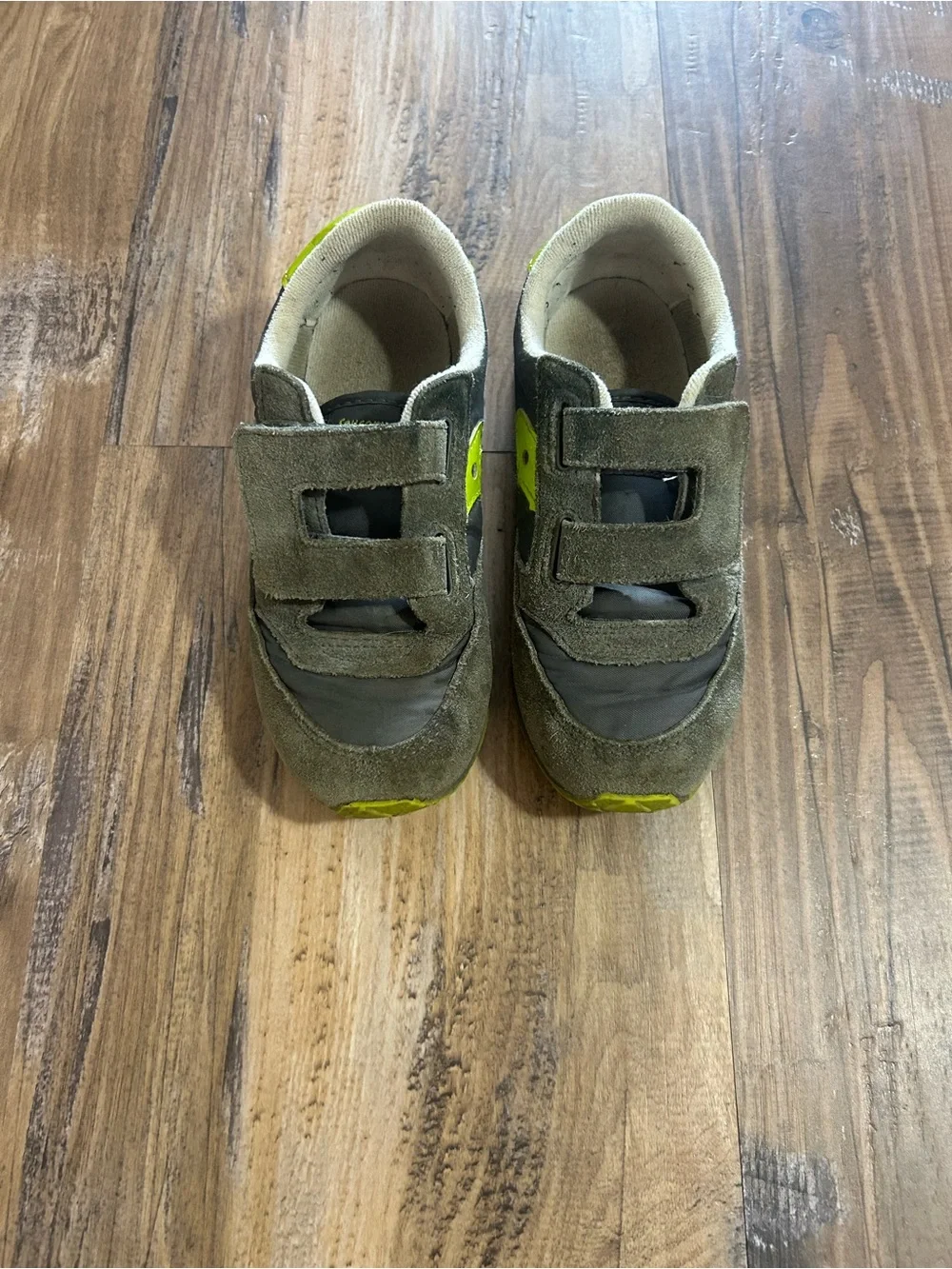 10 Pairs of shoes 9c-12c